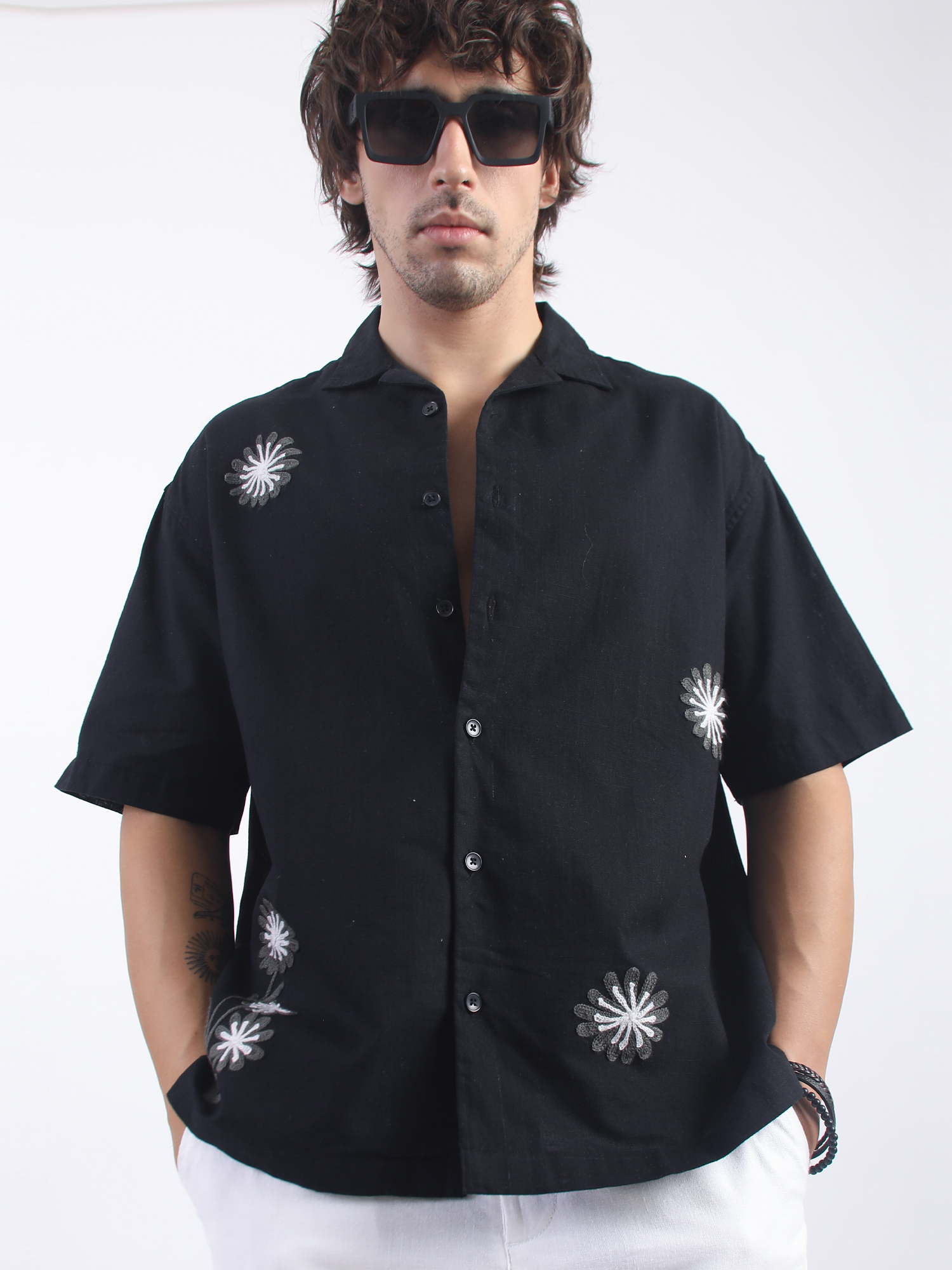 MN26-SHIRT-HS-BLACK-MYSTIC-PETALS_4