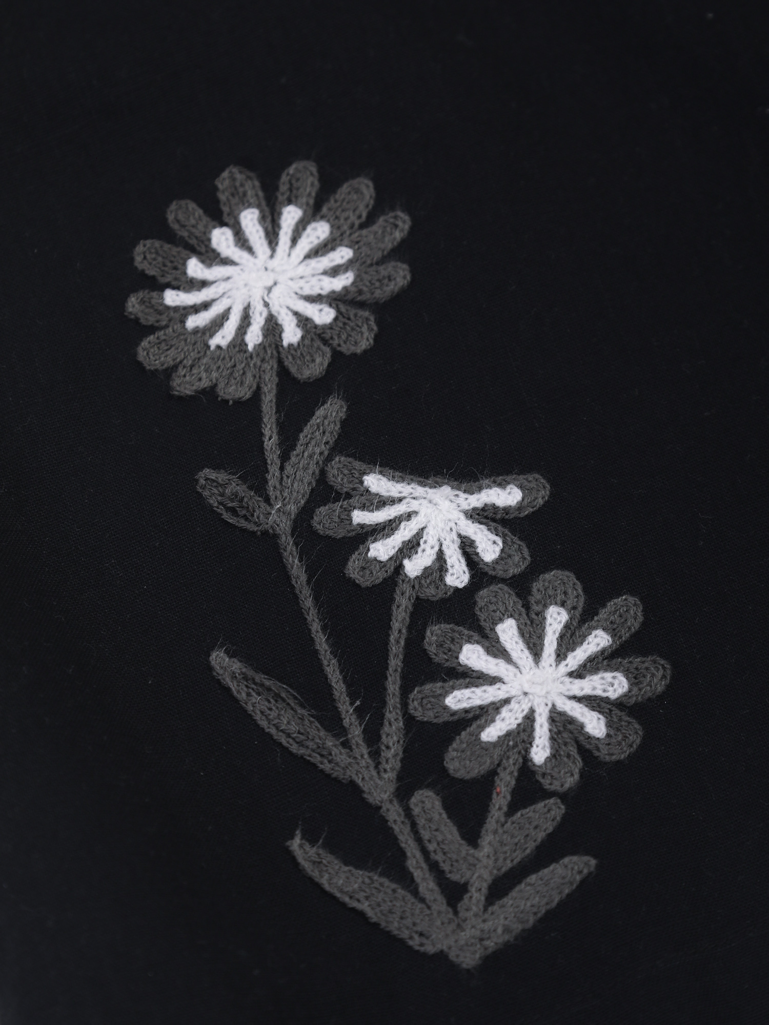MN26-SHIRT-HS-BLACK-MYSTIC-PETALS_7
